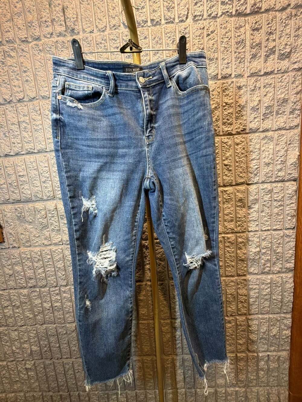 626 Judy Blue Distressed Cropped Jeans Size 9/29